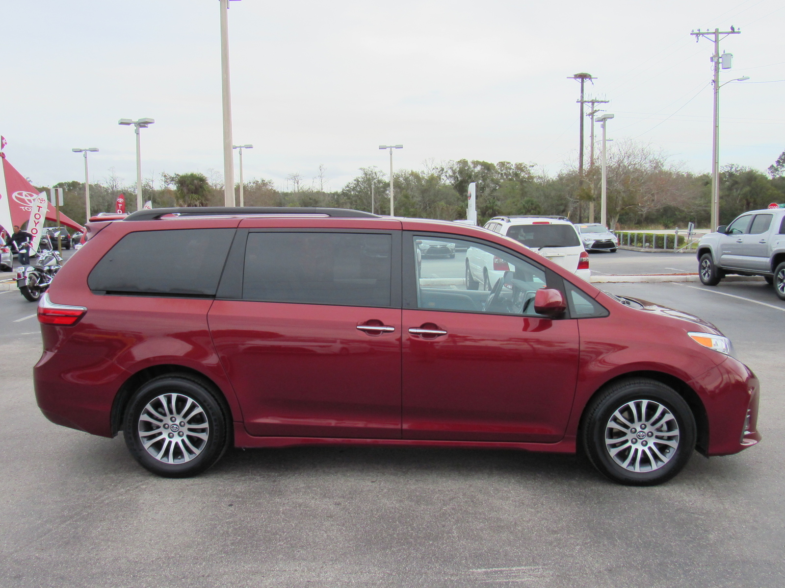 Certified Pre-Owned 2020 Toyota Sienna XLE FWD 8-Passenger (Natl) XLE ...