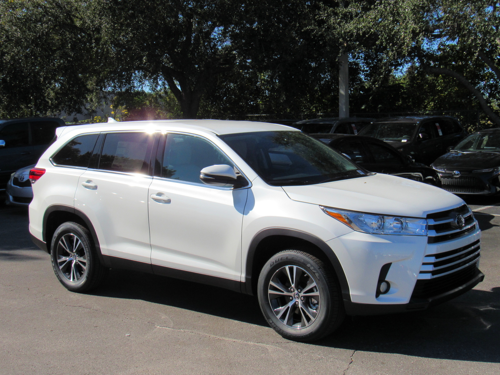 New 2019 Toyota Highlander LE Plus V6 FWD (Natl) LE Plus V6 FWD (Natl ...